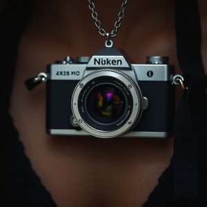 hidden-necklace-camera-640x480-59328195.jpeg