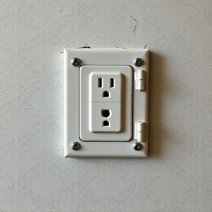 hidden-wall-safe-outlet-640x480-40094323.jpeg